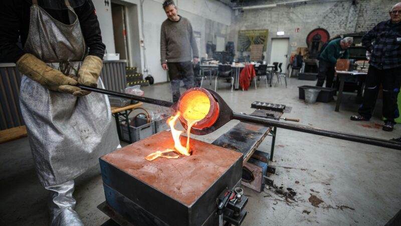 Sensenhammer: Wie aus flüssigem Metall in Leverkusen ein Beil wird