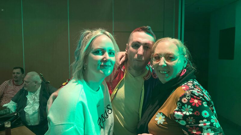 Karnevalsparty für Dicke: Leverkusener Saal wird zum Wohlfühlort für adipöse Menschen