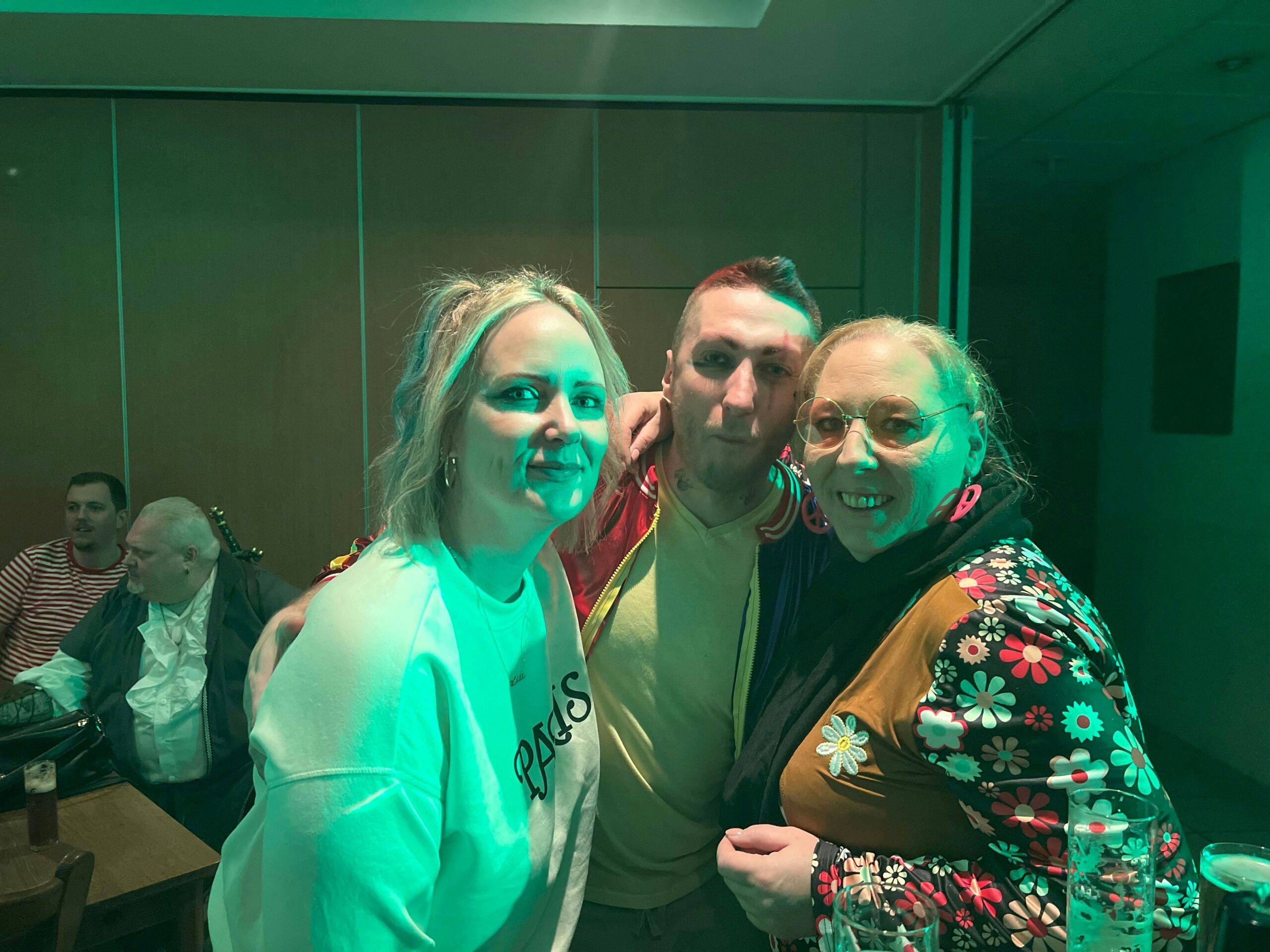 Karnevalsparty für Dicke: Leverkusener Saal wird zum Wohlfühlort für adipöse Menschen