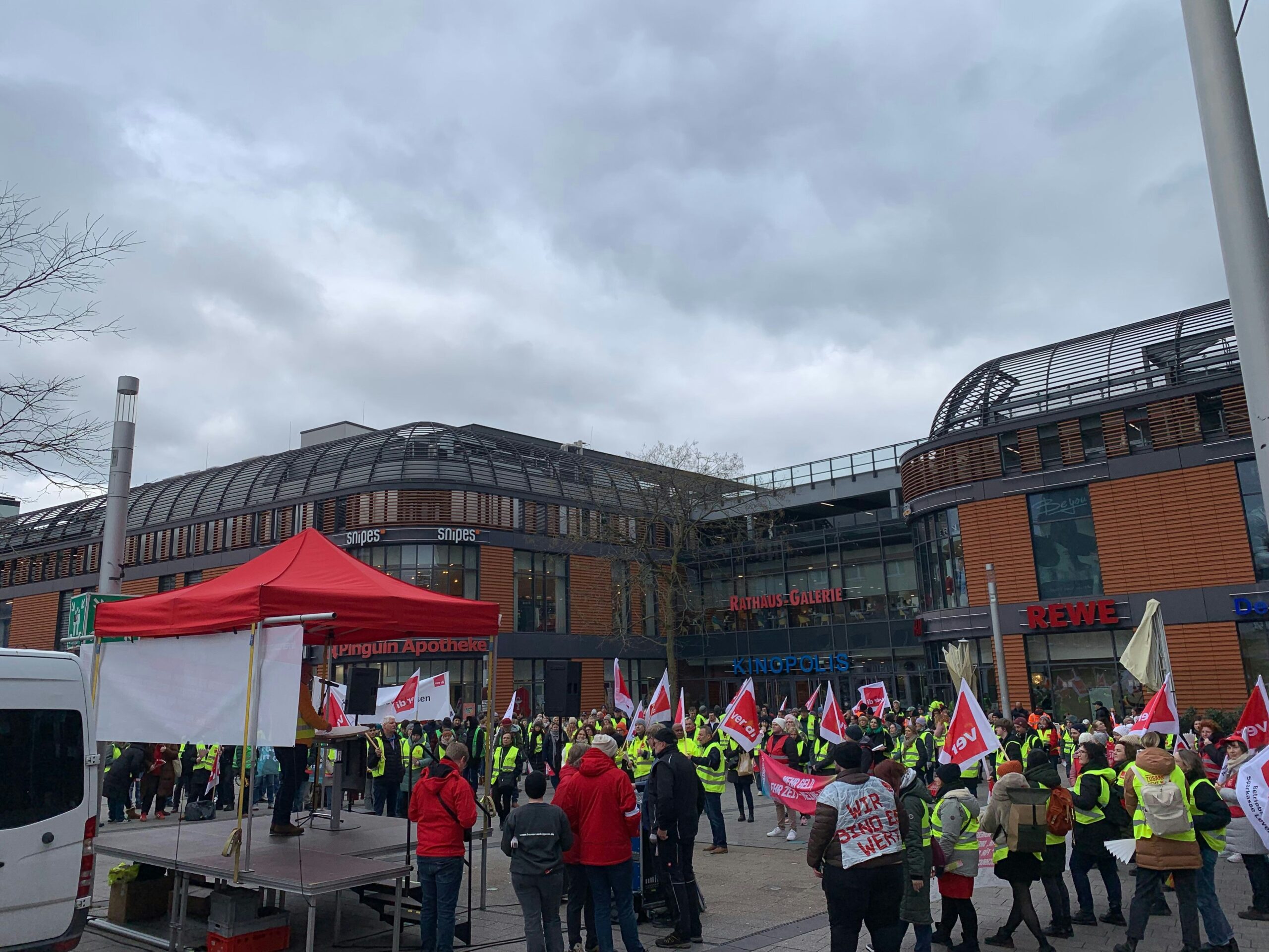 Nächste Tarifrunde: Wupsi und EVL streiken in Leverkusen