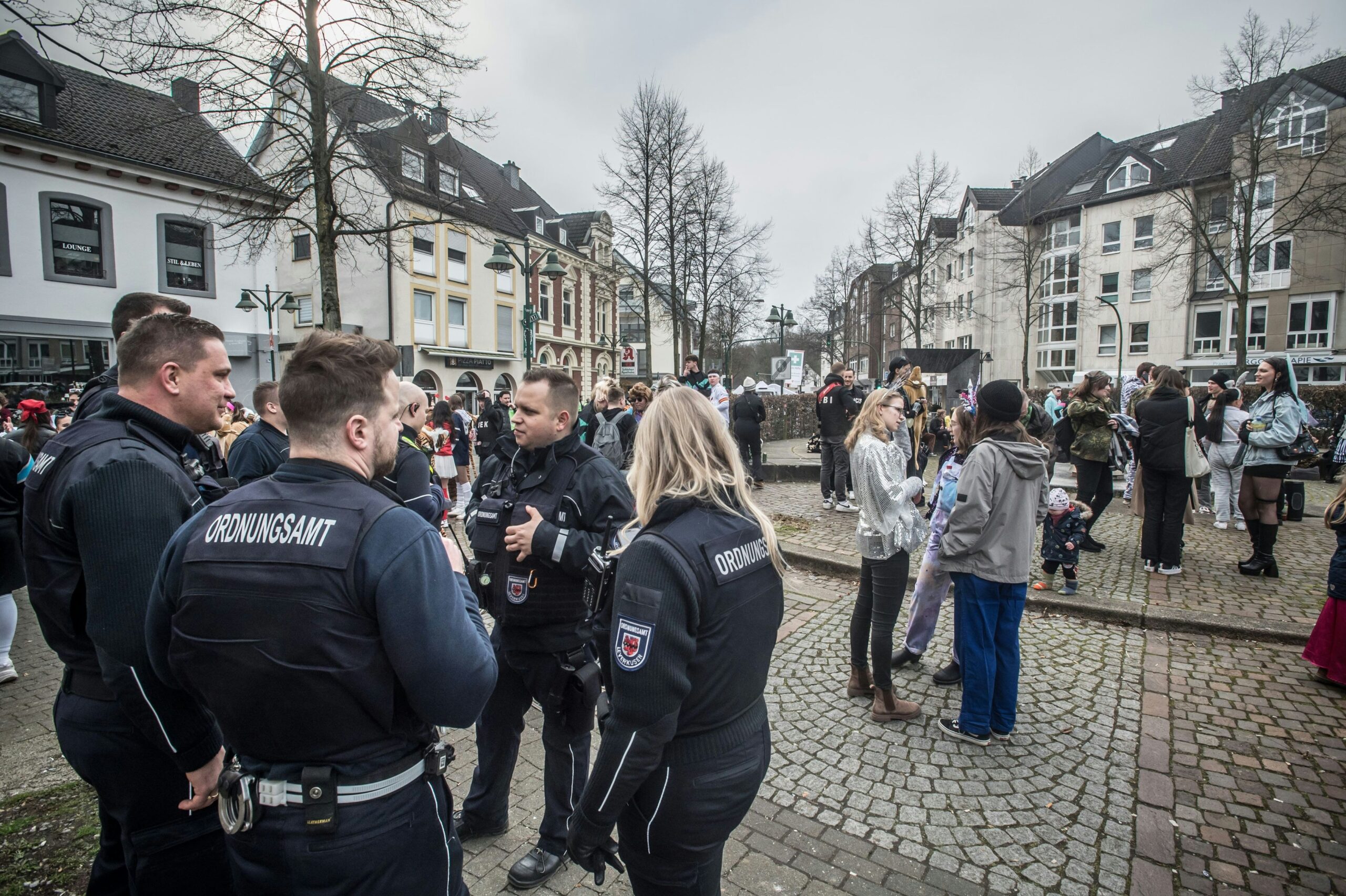 Karneval in Leverkusen und Köln: Polizei spricht von „angespannter Sicherheitslage“ – Kontrollen geplant
