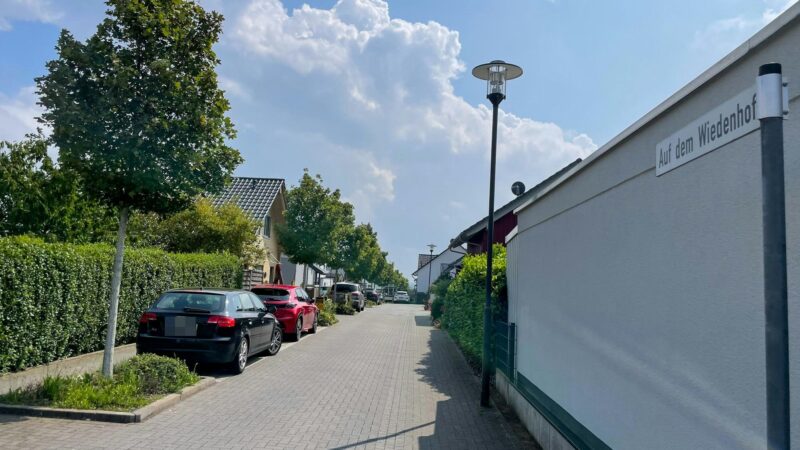 Auf dem Wiedenhof: Leichlinger beklagt sich über schnelle Elterntaxis in Witzhelden