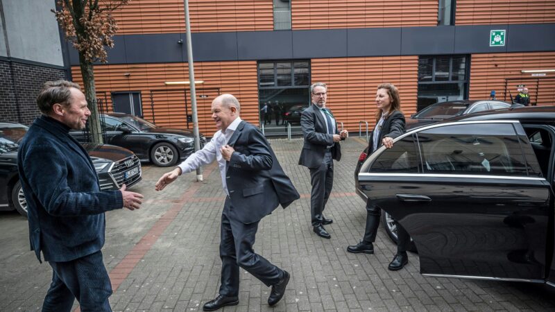 Olaf Scholz im Kinopolis: Hunderte Leverkusener Selfies mit dem Kanzler