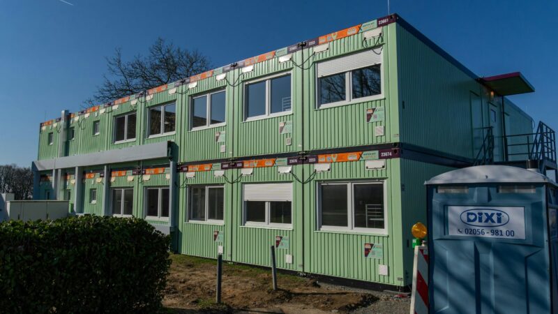 Oberschmitte: Stadt Leichlingen bietet Besichtigung von Flüchtlingscontainern an