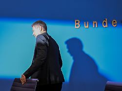 „Du hörst zu, wägst ab“: 230.000 fordern Habeck zu Verbleib in Politik auf