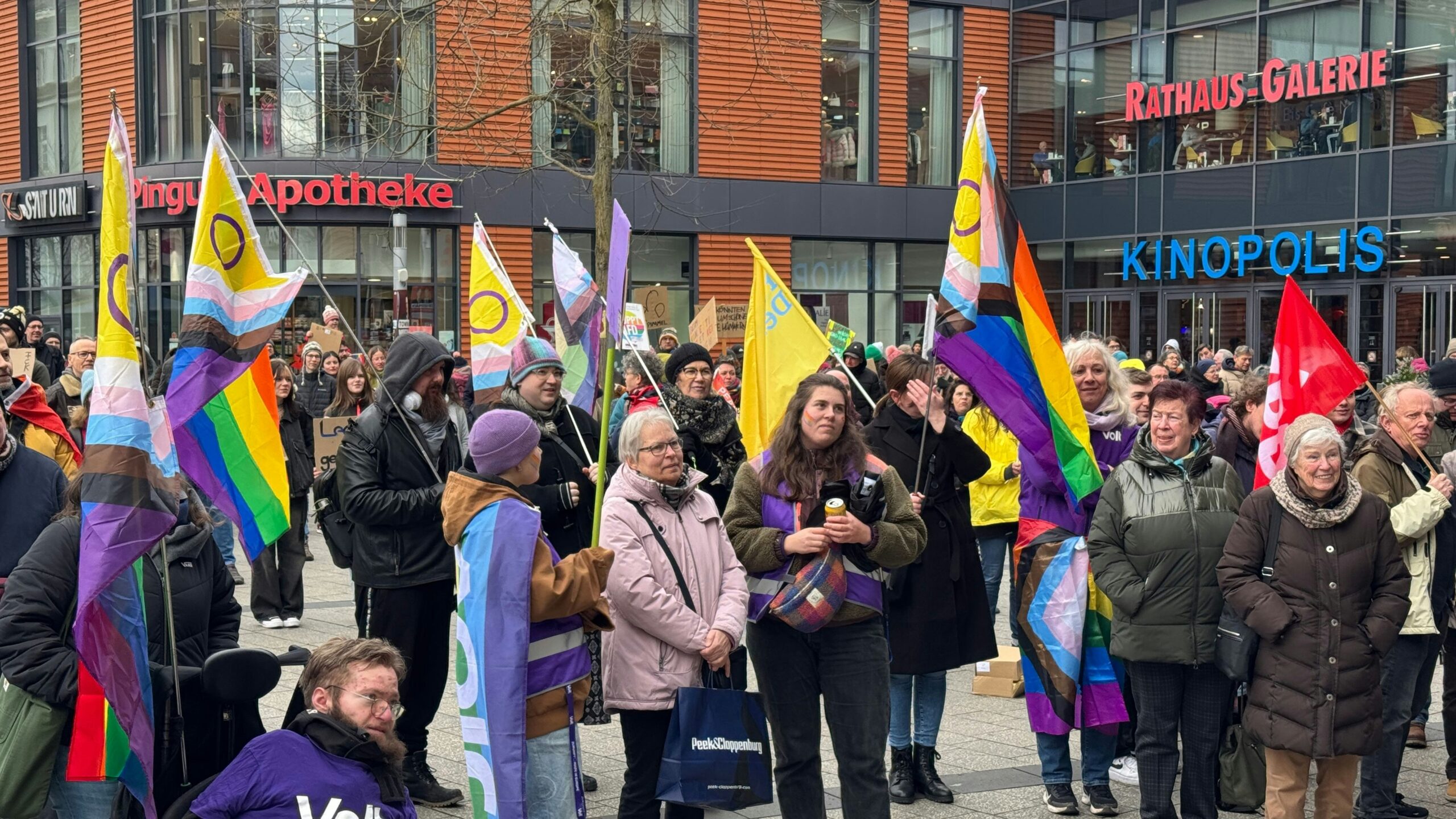 „#5vor12“-Demo: Leverkusen wählt Liebe für die Demokratie