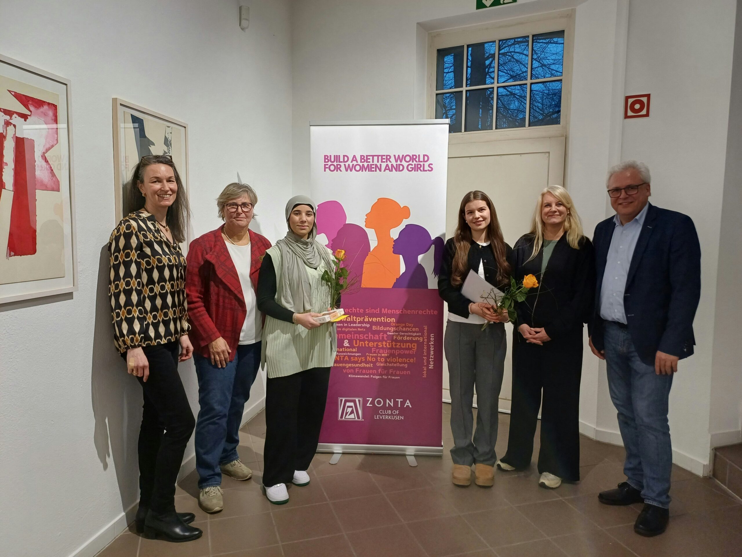 Zonta Young Women Award: Wie sich zwei junge Leverkusenerinnen für Frauenrechte einsetzen