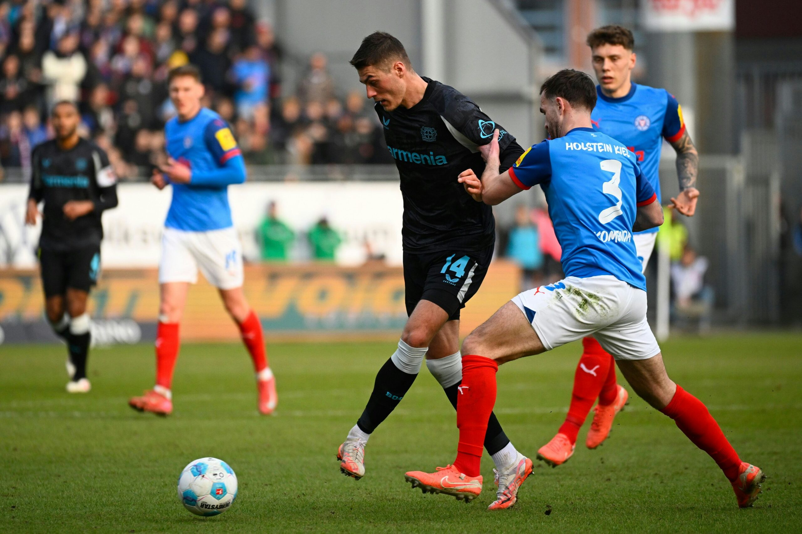 2:0-Sieg bei Holstein Kiel: Bayer 04 Leverkusen gewinnt souverän im hohen Norden