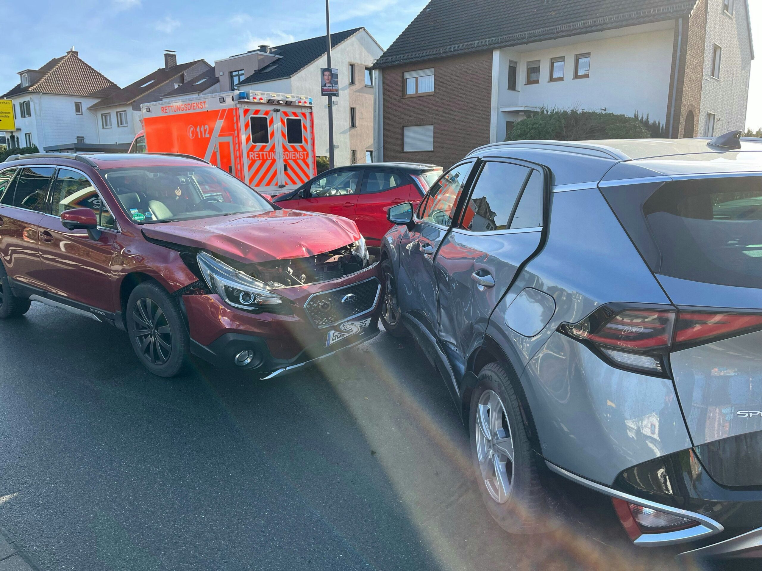 Zusammenstoß auf B51: Leichlingerin bei Unfall in Burscheid verletzt