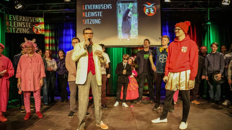 Karneval trifft Kabarett: „Leverkusens kleinste Sitzung“ begeistert im Kulturausbesserungswerk
