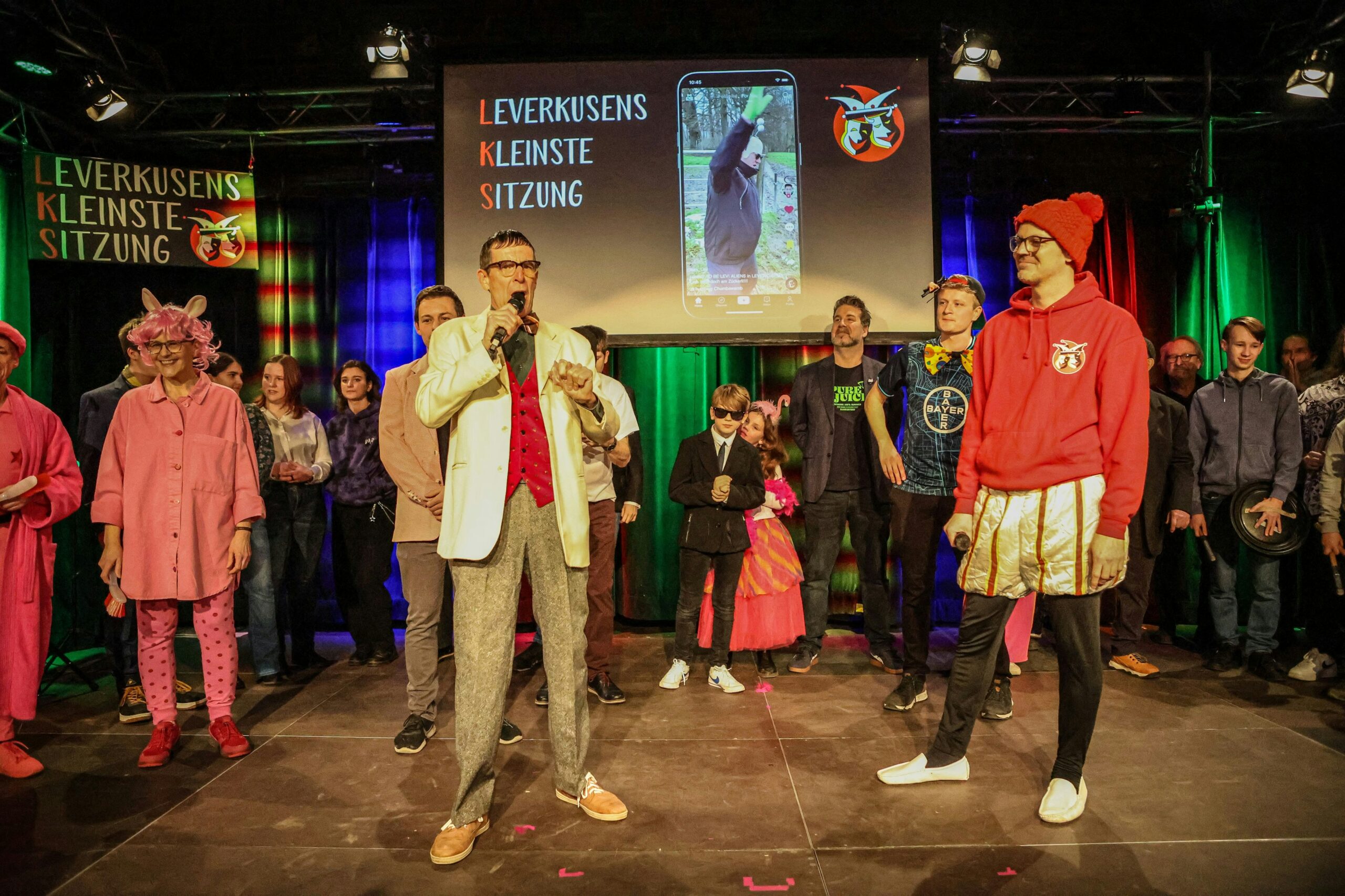 Karneval trifft Kabarett: „Leverkusens kleinste Sitzung“ begeistert im Kulturausbesserungswerk