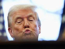 5 Millionen Dollar pro Stück: Goldcard statt Greencard: Trump will US-Aufenthaltserlaubnisse an Oligarchen verkaufen