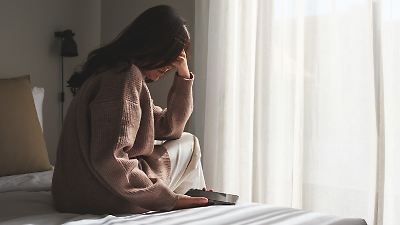 Studie enthüllt: Frauen zögern bei Herzinfarkt den Notruf zu wählen