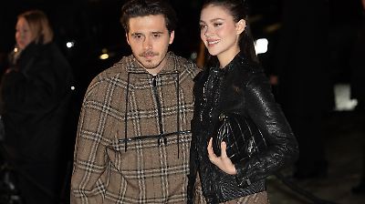 Londoner Fashion Week: Brooklyn Beckham und Nicola Pletz im Burberry-Pärchen-Look