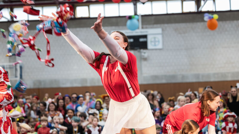 Pänz feiern beim TSV stimmungsvollen Karneval