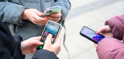 Hessen und Baden-Württemberg wollen Handy-Nutzung an Schulen einschränken