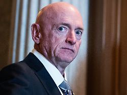 Navajo-Funker diskreditiert: US-Senator Mark Kelly rügt Trump – „Schlag ins Gesicht“