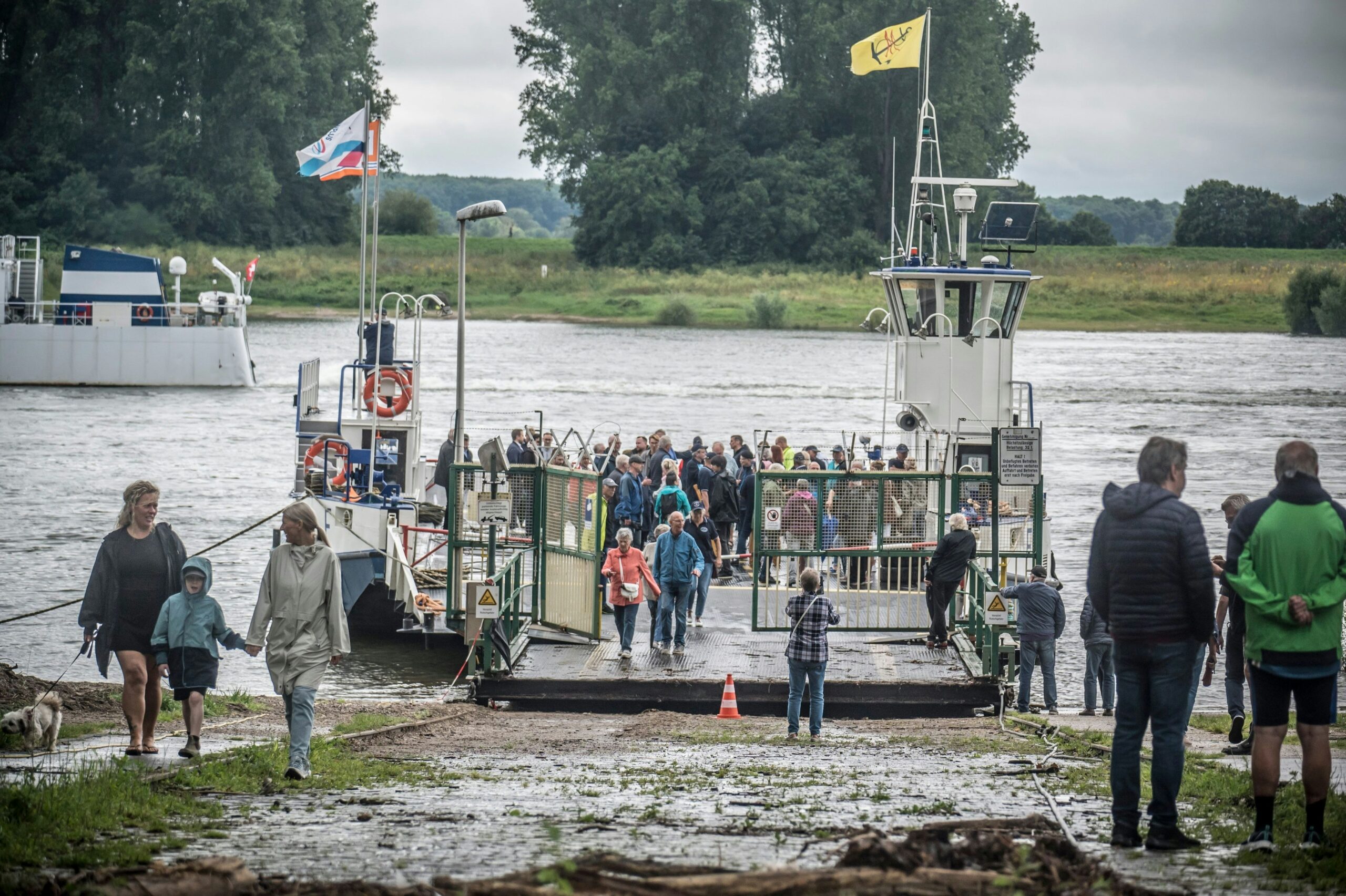Rheinfähre in Hitdorf: St. Michael pausiert wegen Reparaturen am Kölner Anleger