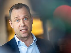 Bei Schuldenabstimmung: Je ein Vertreter von Union, SPD und Grünen votiert mit Nein