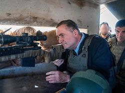 Ziele im Gazastreifen bombadiert: Israels Verteidigungsminister droht Hamas mit „vollständiger Zerstörung“