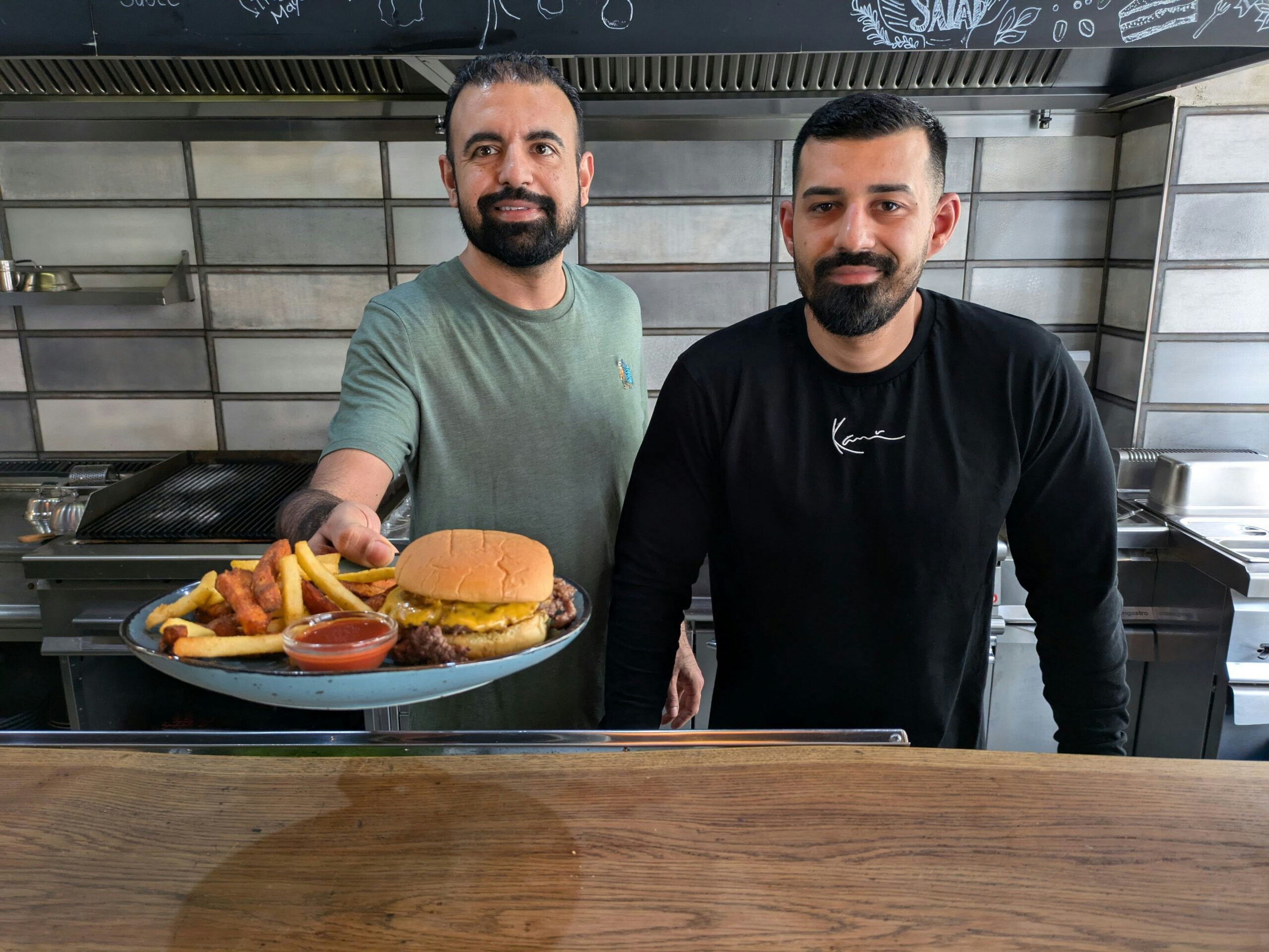 Gastronomie: „Burgeria“ mit Original-US-Touch in Opladen neu eröffnet