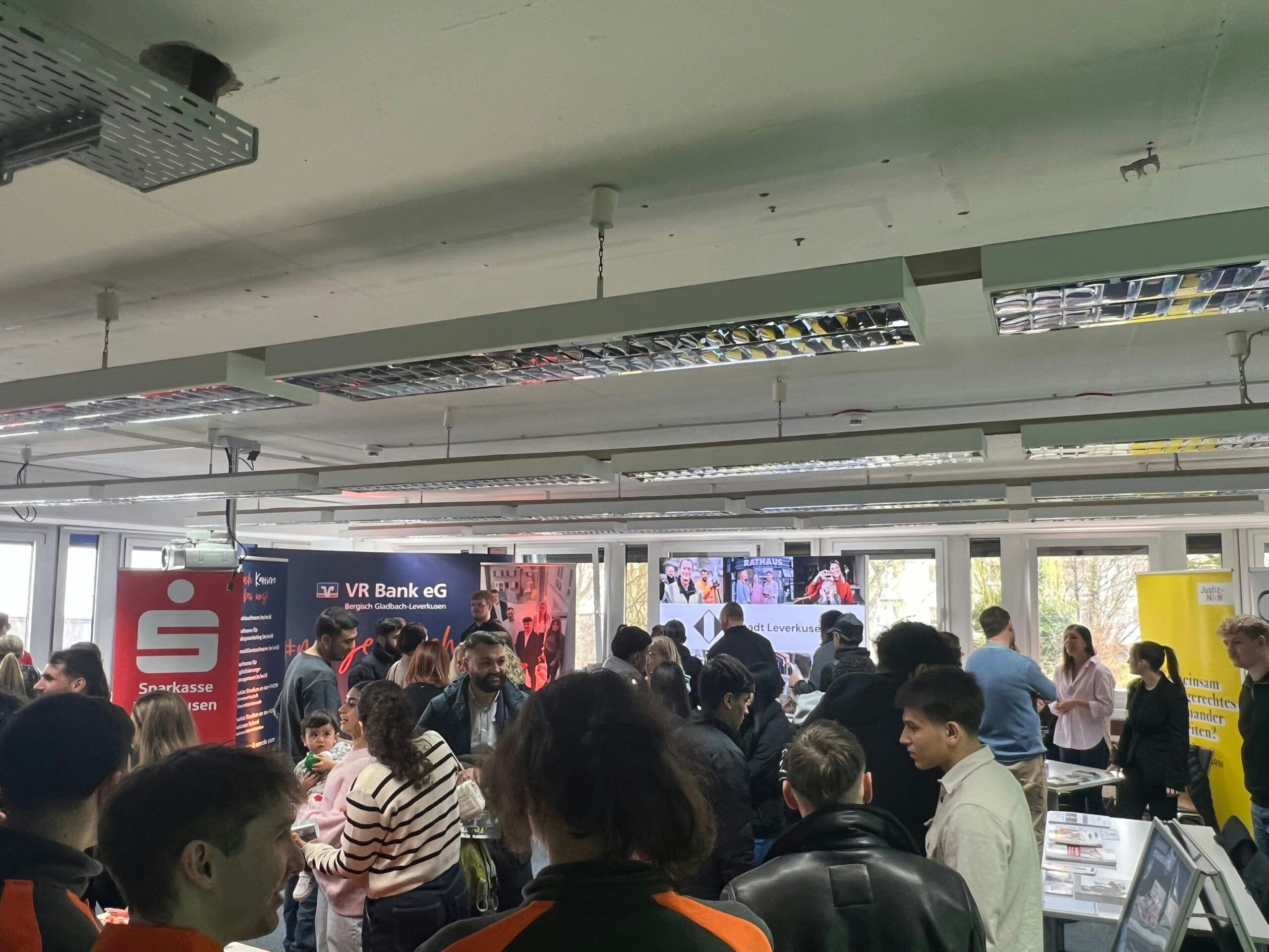 Ausbildungsmesse im Wuppermann Bildungswerk: Junge Erwachsene können berufliche Perspektiven entwickeln