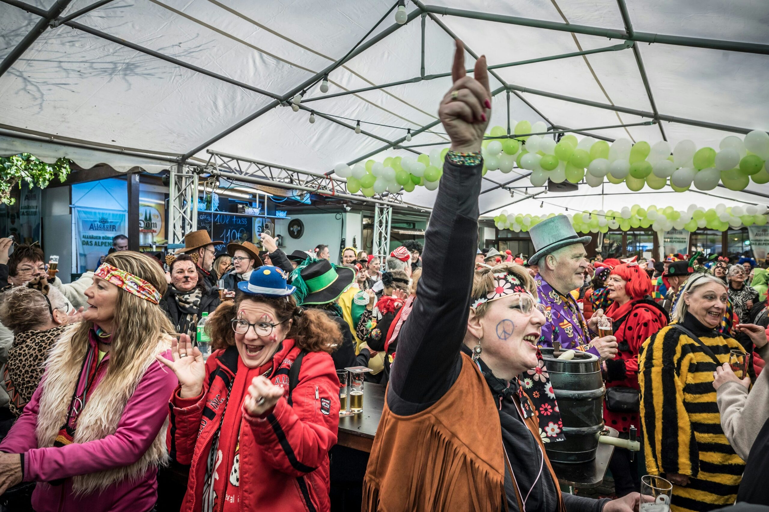 Schlebuscher Weibersturm: Wo eine Bank in Leverkusen für bessere Kölsch-Liquidität sorgt