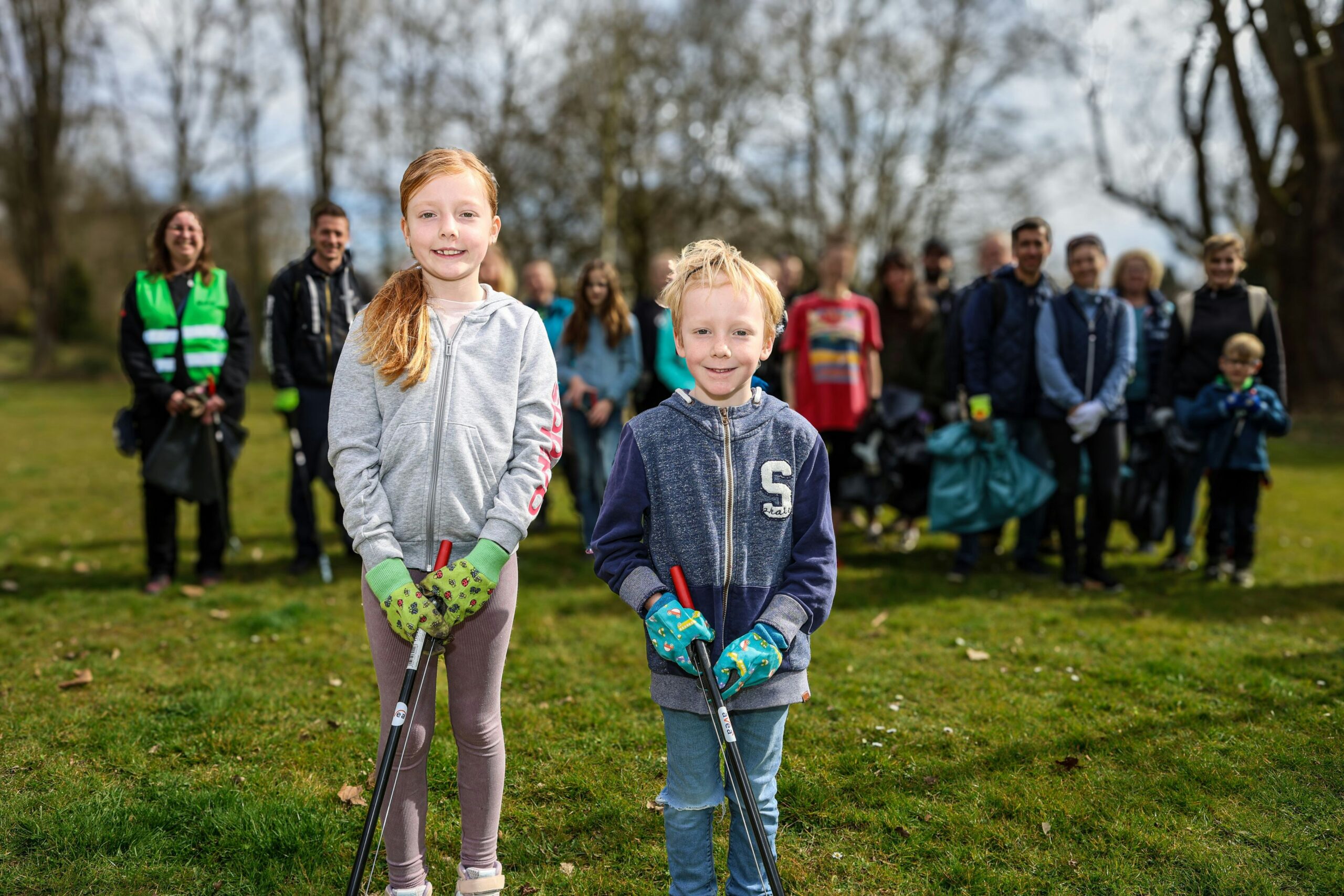 Gemeinsame Aktion: Opladener befreien das Wupperufer von Müll