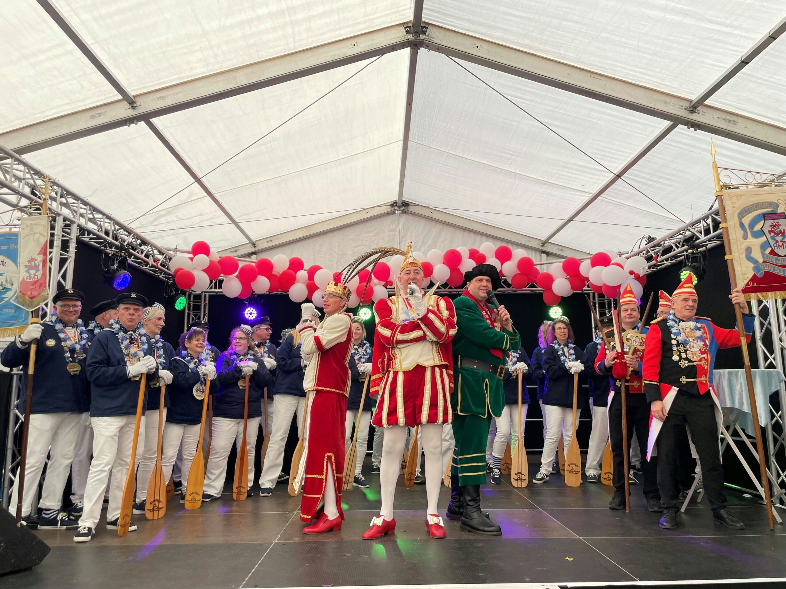 Party im Festzelt: KG Fraulückcher will Straßenkarneval in Opladen wiederbeleben