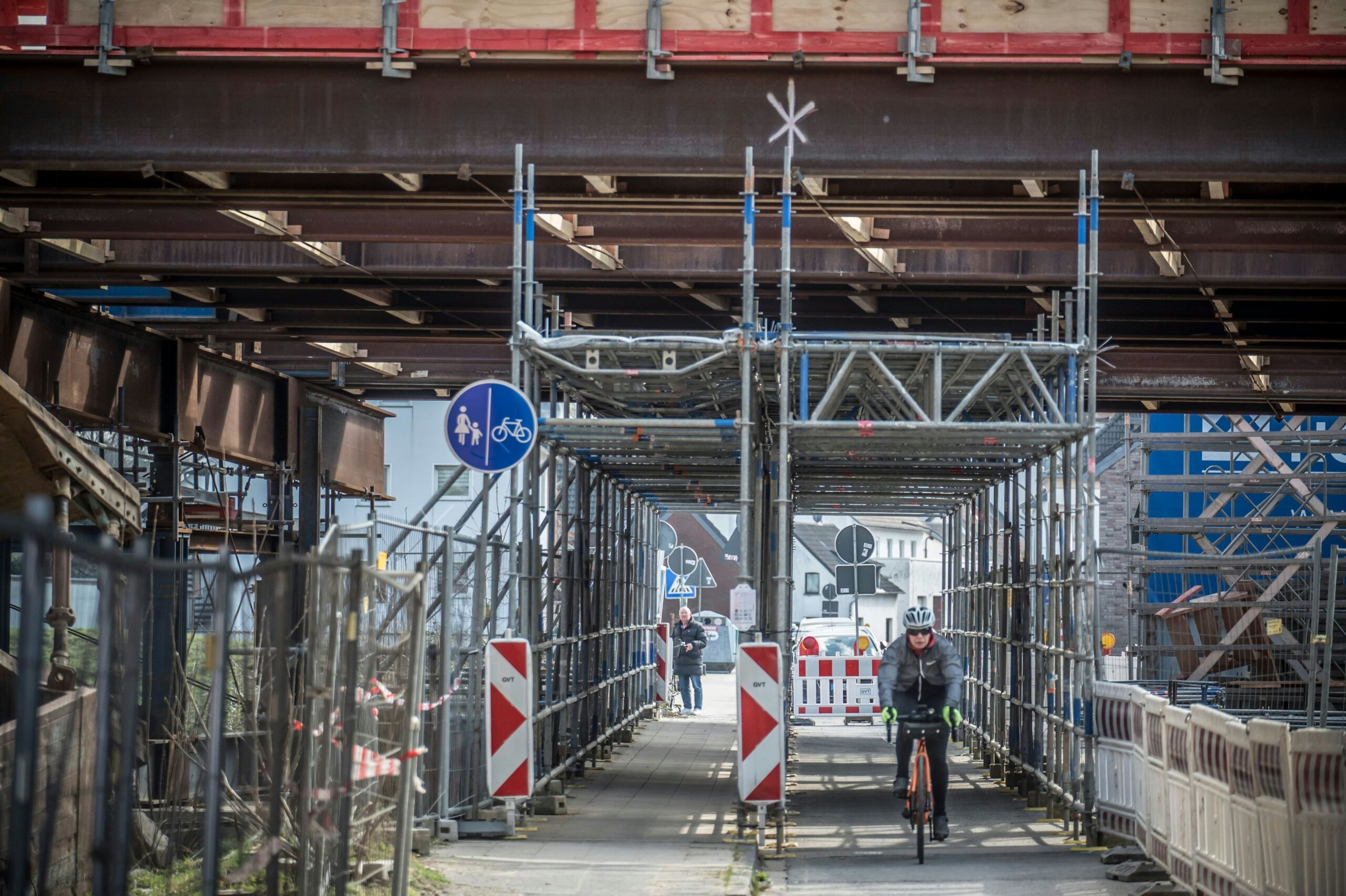 Kommentar: Leverkusener Radler, die Autobahn GmbH pfeift auf euch