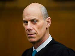 Trump ärgert sich über Richter: Bundesgericht zu Signal-Affäre: US-Regierung muss Chat archivieren