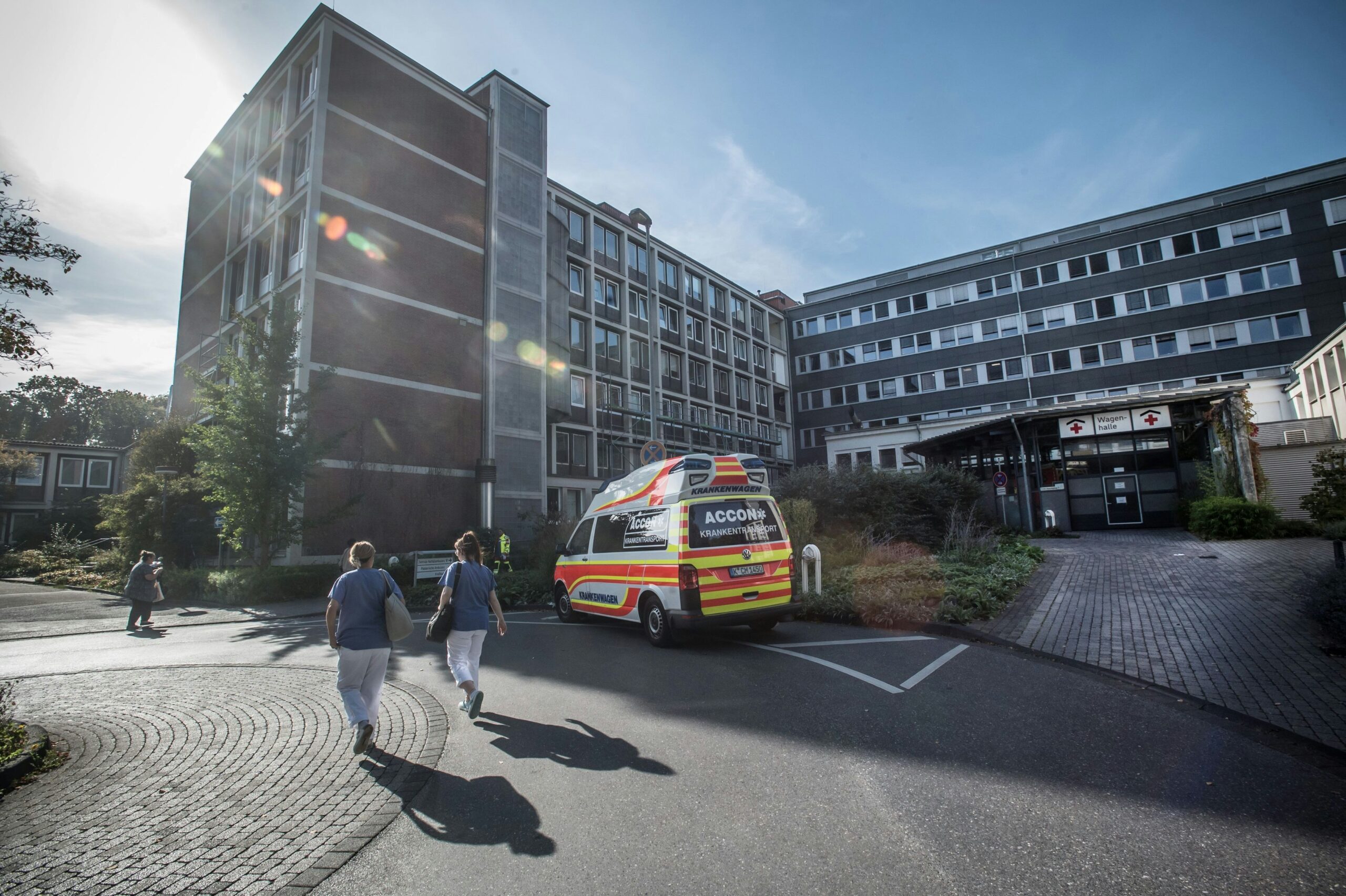 Leverkusener Klinik: Streit in Notaufnahme eskaliert – Mutter von Zweijährigem fühlt sich „rausgeschmissen“