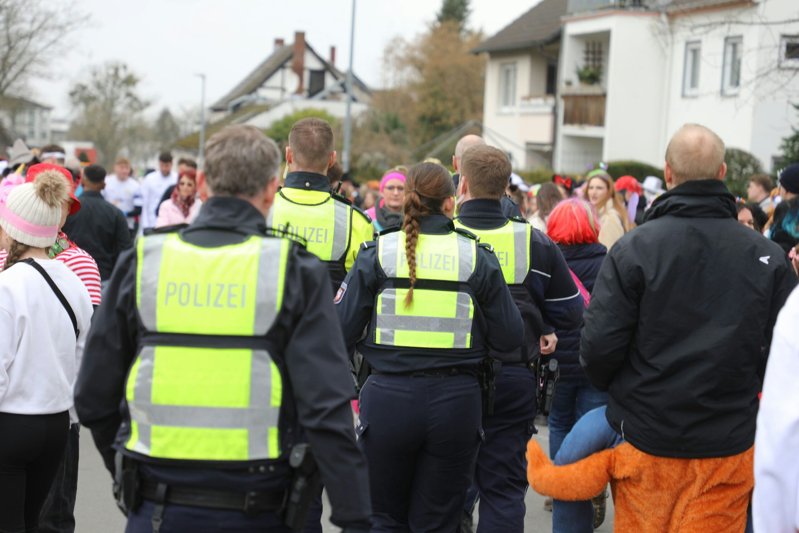 Polizeieinsätze in Rhein-Berg: 17-Jähriger nach angezeigtem Sexualdelikt festgenommen