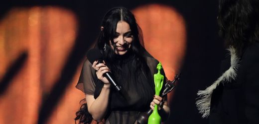 Charli xcx gewinnt fünf Preise bei den Brit Awards