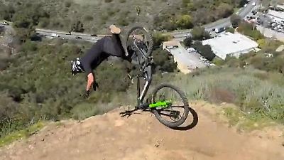 USA: 30 Meter Abgrund! Mountainbiker überlebt Sturz von Horror-Klippe