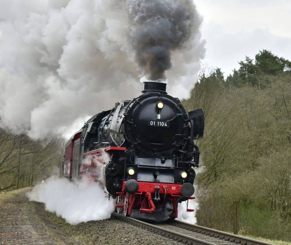 Fahrt für Eisenbahnfreunde: Mit dem Nostalgiezug durch das Rheintal