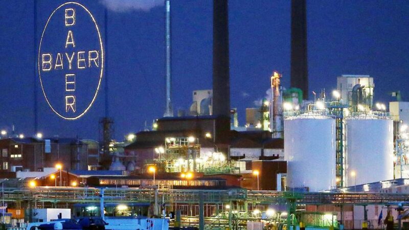 Chemiekonzern in der Krise: Bayer macht Milliardenverlust und baut 7000 Stellen ab