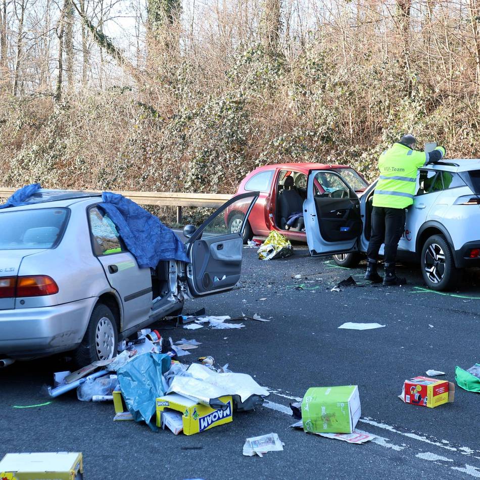 Rettungseinsatz in Leverkusen: Autofahrer bei Unfall tödlich verletzt