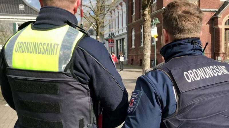 Einsatzgeschehen in Leverkusen: Jecken feierten friedlich an Weiberfastnacht