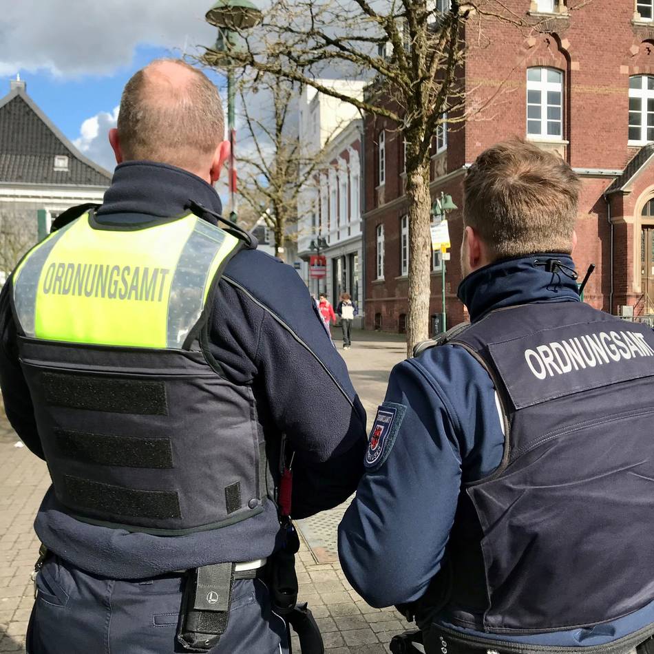 Einsatzgeschehen in Leverkusen: Jecken feierten friedlich an Weiberfastnacht