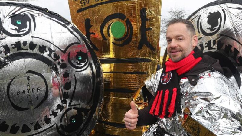 Karneval 2025 in Leverkusen: 1500 Jecken ziehen durch Hitdorf