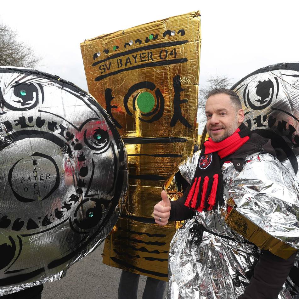 Karneval 2025 in Leverkusen: 1500 Jecken ziehen durch Hitdorf