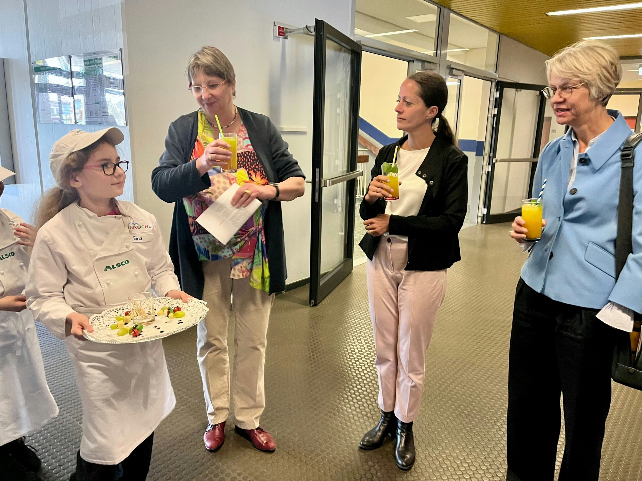 Besuch: NRW-Schulministerin lässt sich interreligiösen Unterricht in Burscheid zeigen