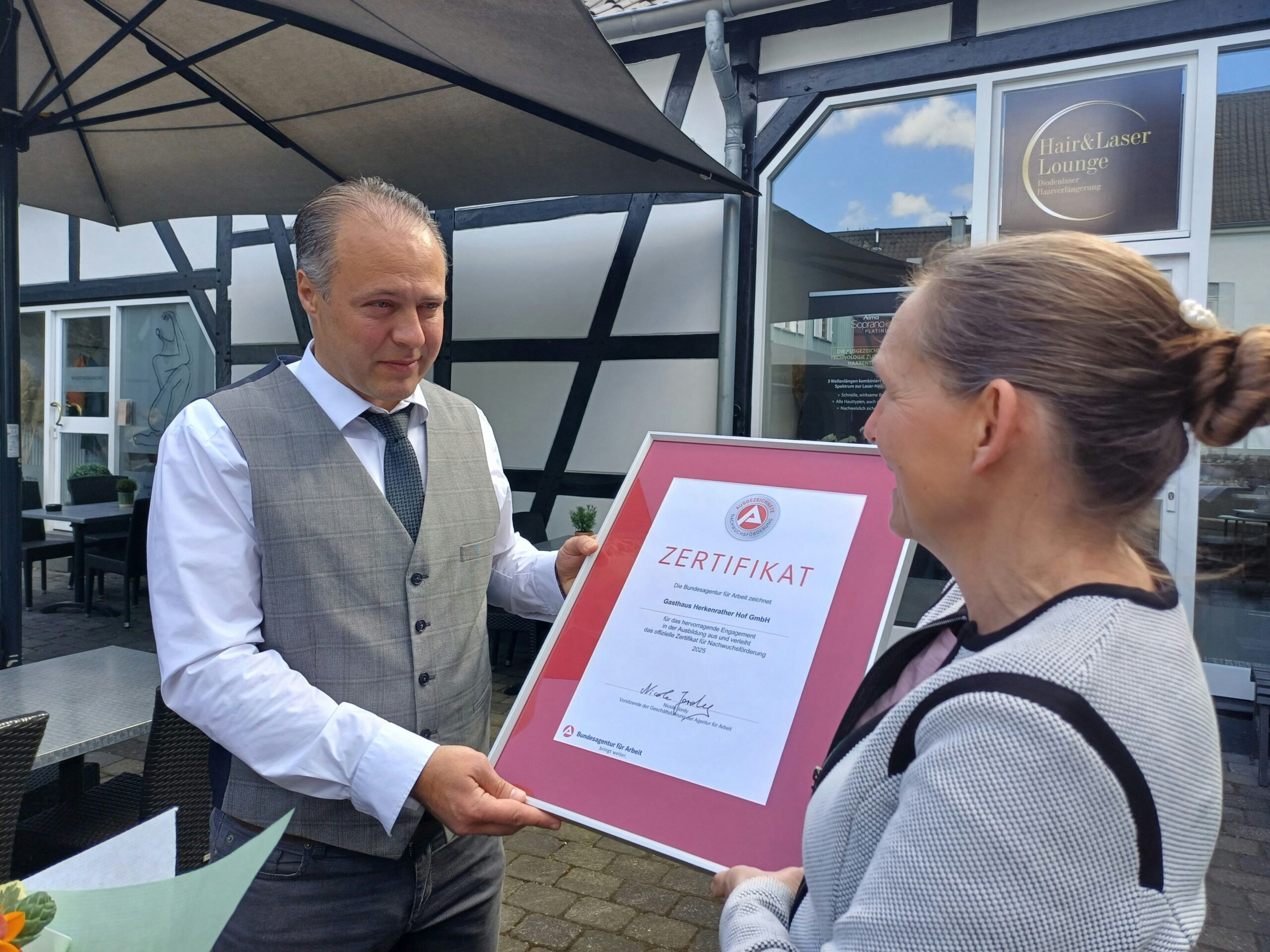 „Qualitativ hochwertige“ Ausbildung: Agentur für Arbeit zeichnet Schlebuscher Unternehmen aus