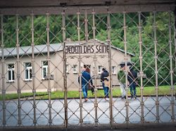 NS-Gedenkstätte in Thüringen: „Da haben die drei den Hitlergruß gezeigt“