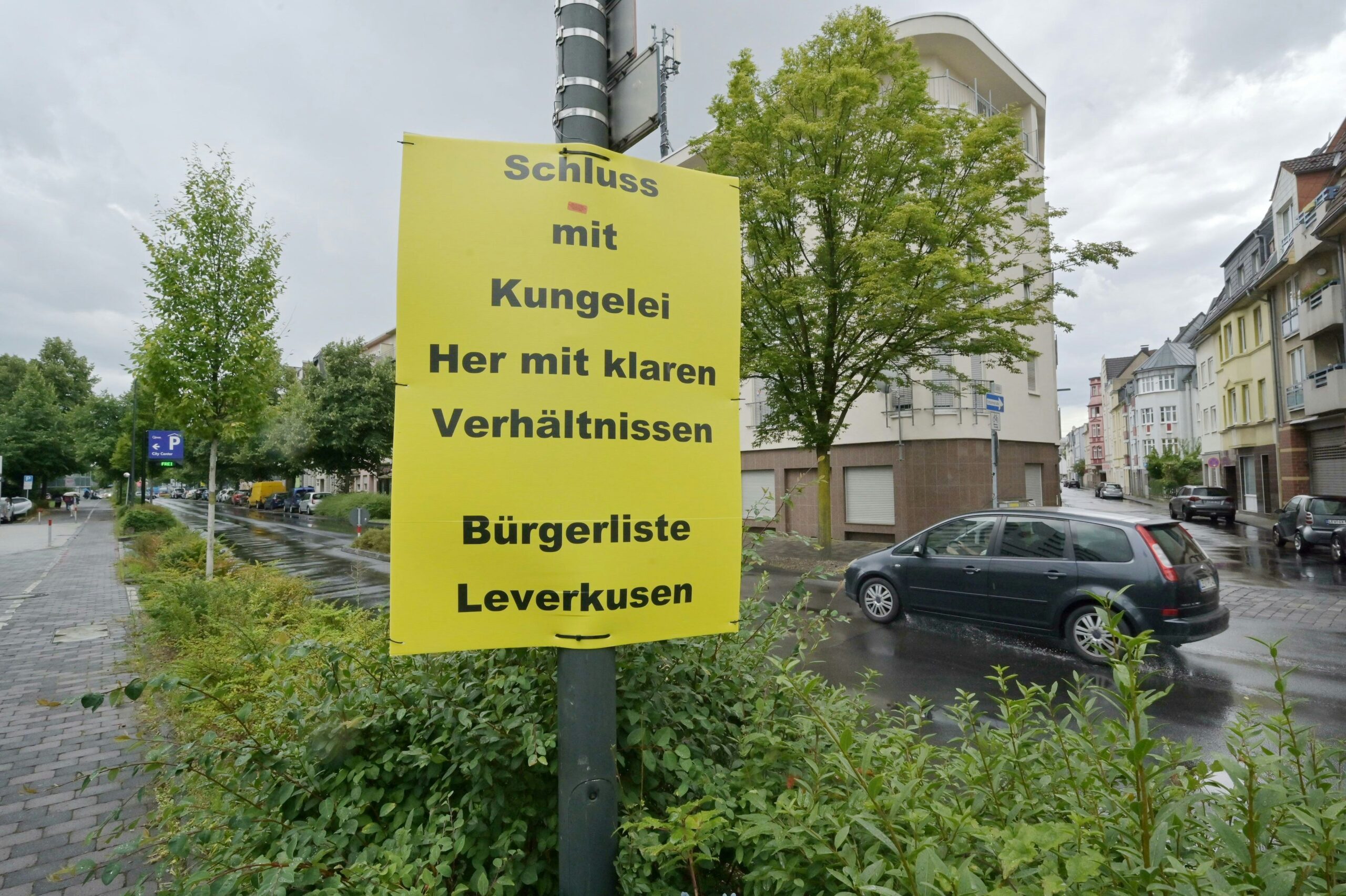Gerichtsbeschluss: Leverkusener Stadtverwaltung muss Plakate der Bürgerliste wieder aufhängen