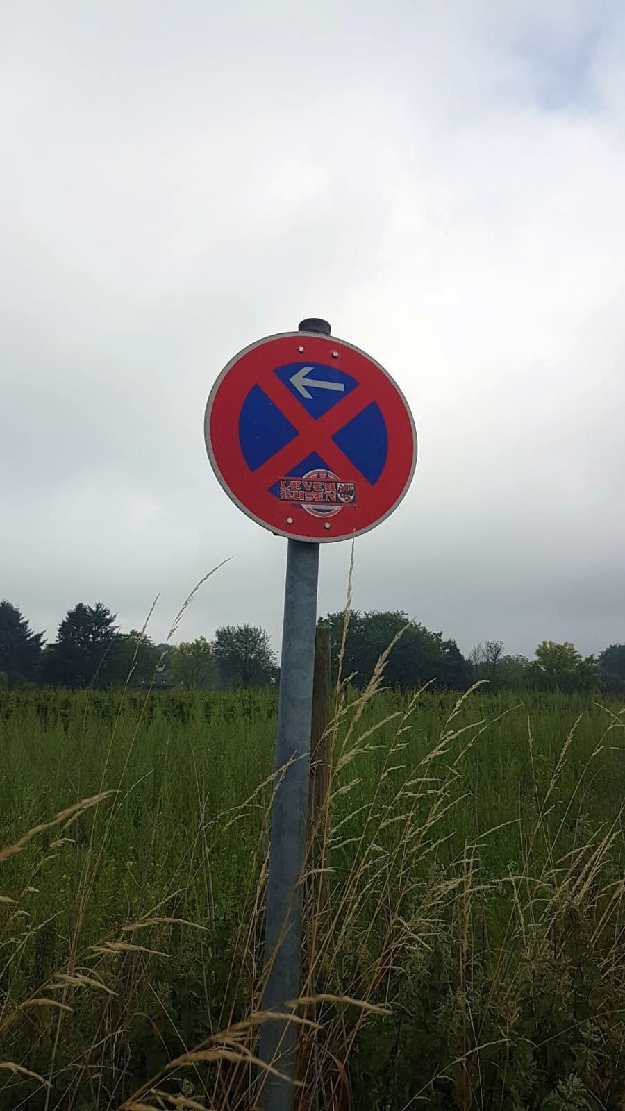 Beklebte Schilder, beschmierte Spielgeräte: Leichlingen bittet um Mithilfe gegen Vandalismus