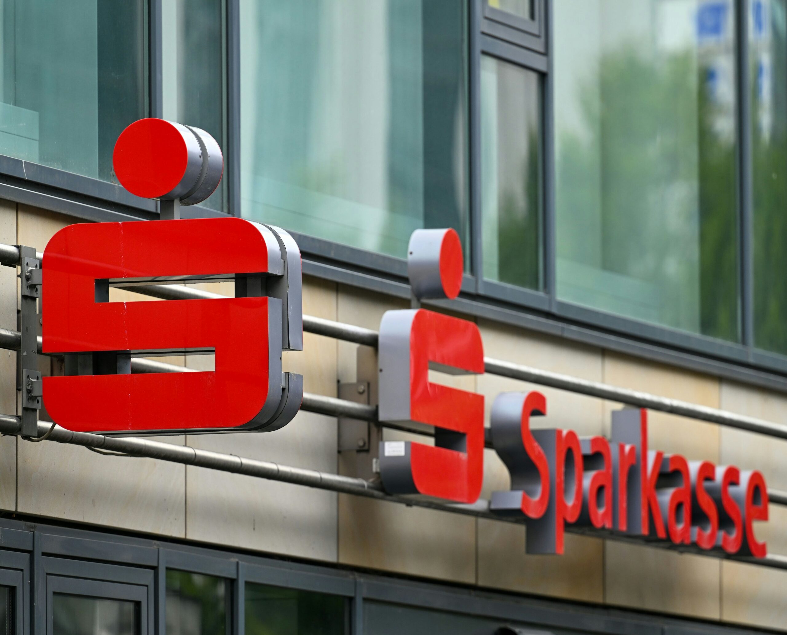 Mobiles Angebot gefordert: CDU Hitdorf kritisiert Sparkasse für Absage