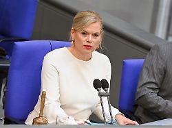 Ob wegen des CSD oder T-Shirts: In nur vier Monaten eckt Klöckner schon ordentlich an