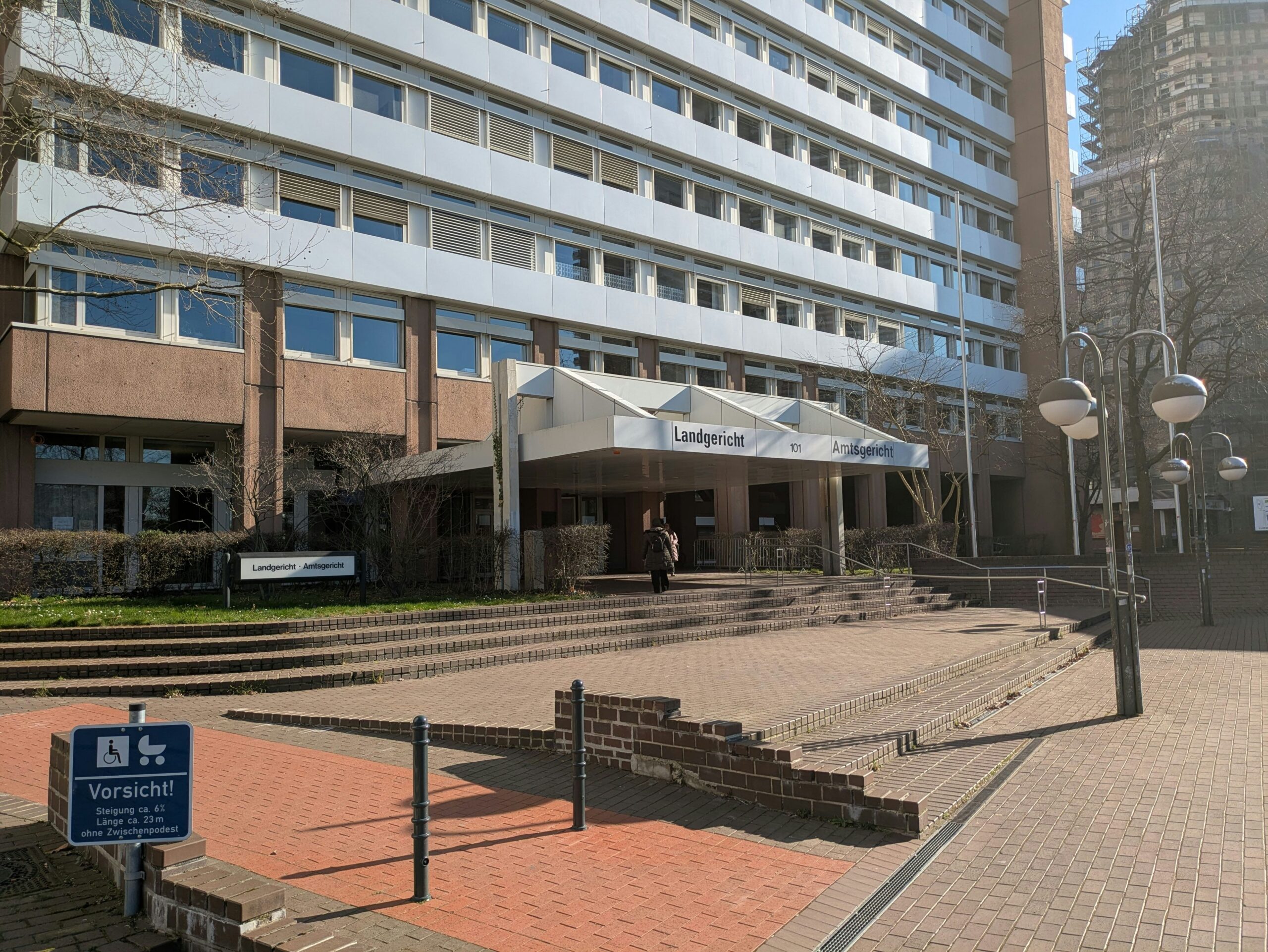 Prozess: Mann versteckt sich in Leverkusen, um der Abschiebung zu entgehen